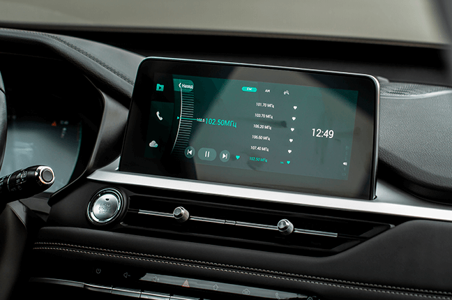 Peças técnicas fabricadas com plástico ABS em aplicações automotivas e eletroeletrônicas